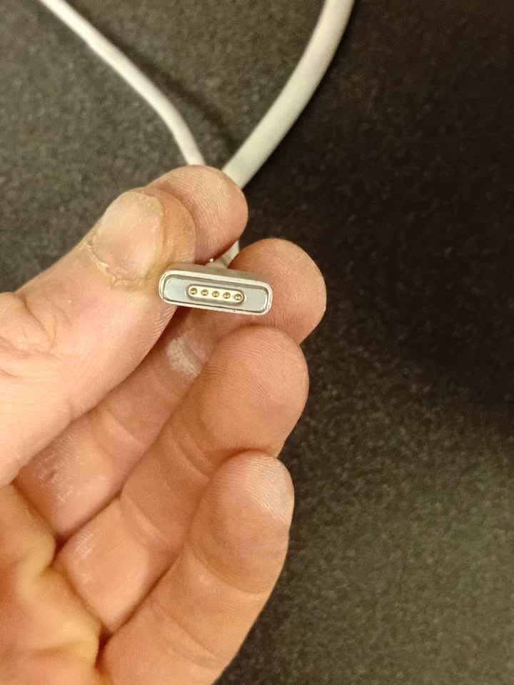 Magsafe Mac Book Air Charger 45 watt - photo 2
