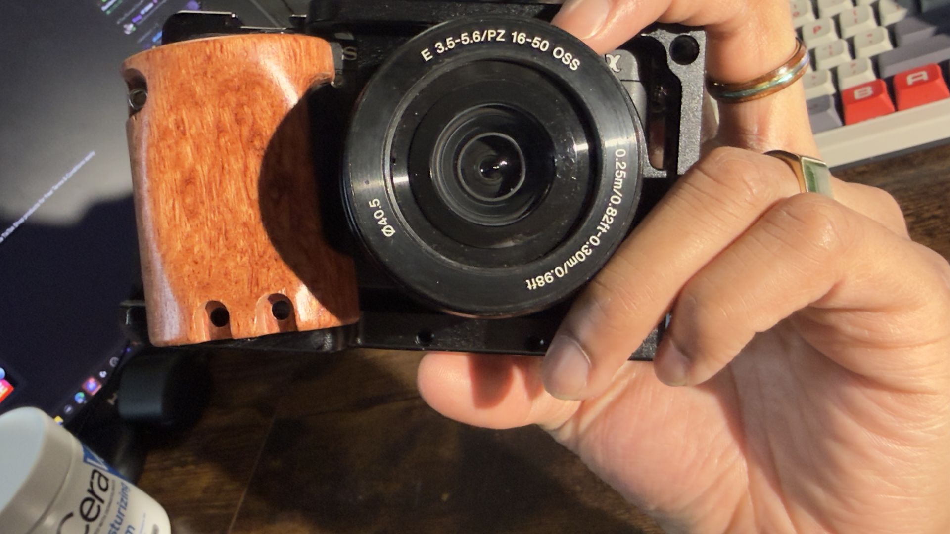 Sony A6300 Camera + Kit Lens - photo 4