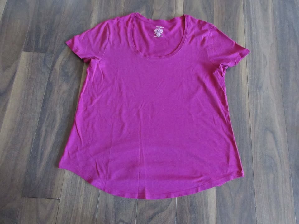 Ladies Large T-Shirt and Shorts - photo 2