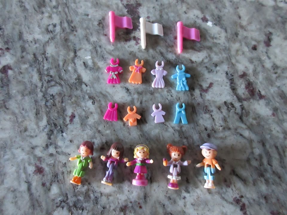 1996 Polly Pocket Magical Movin Pollyville Playset - photo 2
