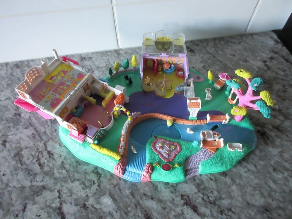 1996 Polly Pocket Magical Movin Pollyville Playset - photo 4