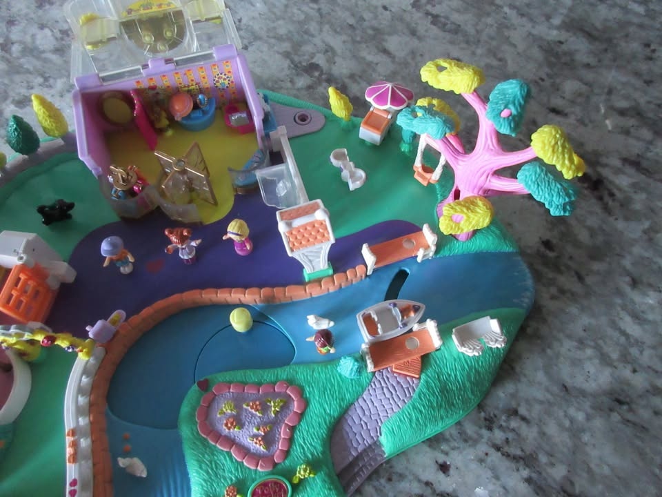 1996 Polly Pocket Magical Movin Pollyville Playset - photo 5