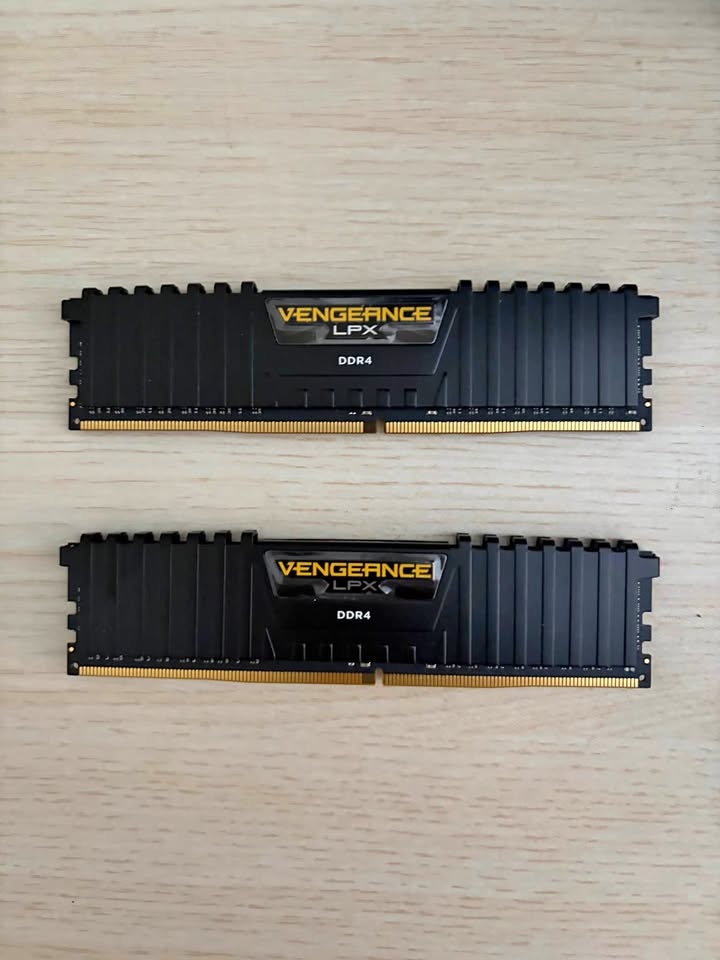 32 GB DDR4 RAM