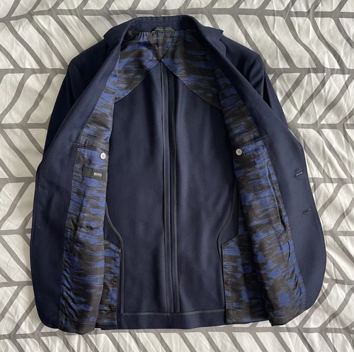 Hugo Boss Men’s Blazer Navy W/ Camo Inside Sz 38R 100 % Authenti - photo 2