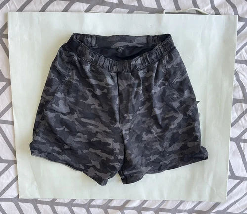 Lululemon Shorts Grey Camo Sz M 100 % Authentic