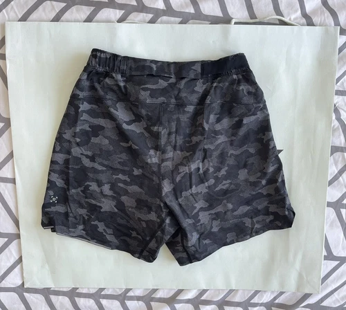 Lululemon Shorts Grey Camo Sz M 100 % Authentic - photo 2