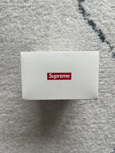 Supreme Santa Red Christmas Ornament FW18 - 100% Authentic - photo 4