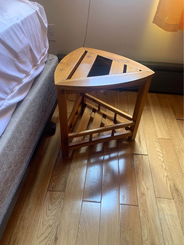 bedroom forniture (dresser and all in the pictures) - photo 3