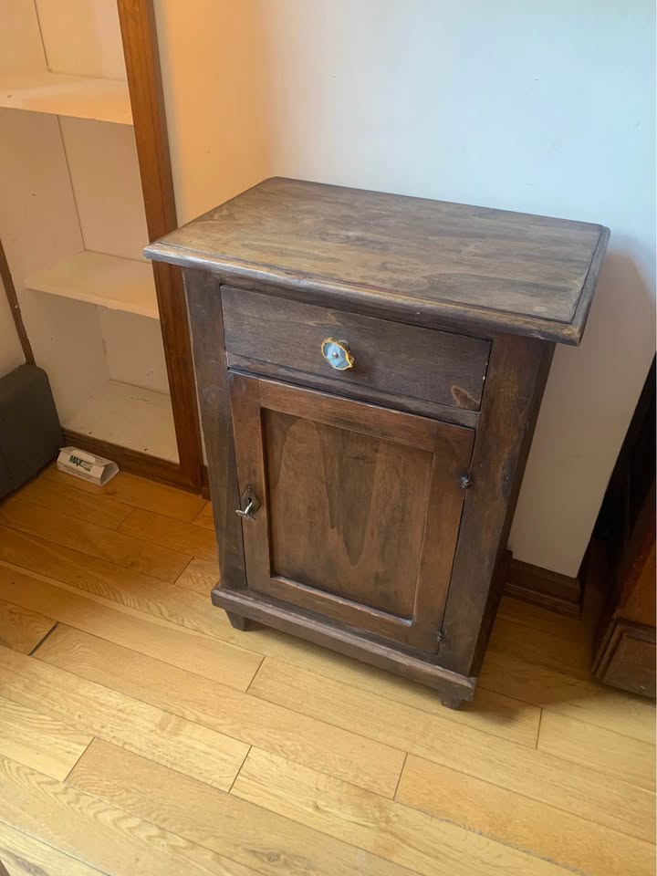 bedroom forniture (dresser and all in the pictures) - photo 2