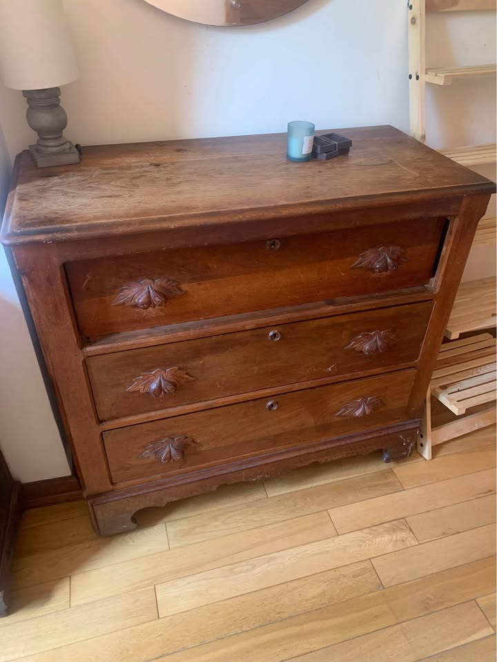 bedroom forniture (dresser and all in the pictures)