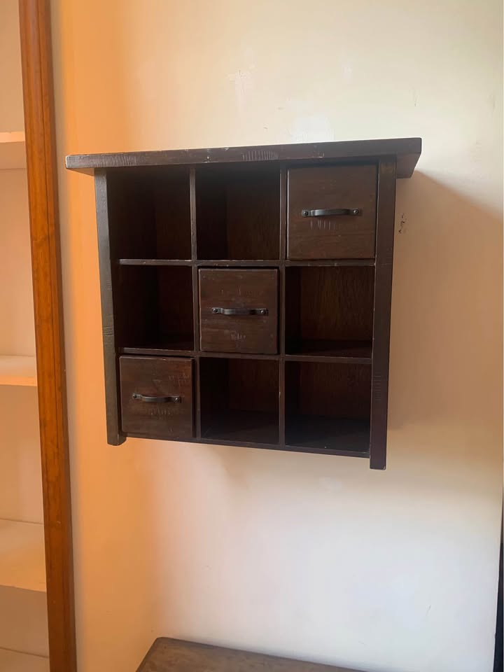 bedroom forniture (dresser and all in the pictures) - photo 4