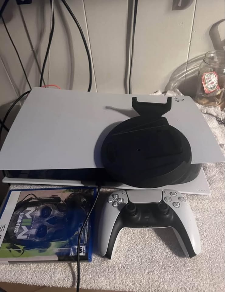 PS5 Slim 1TB Console - photo 2