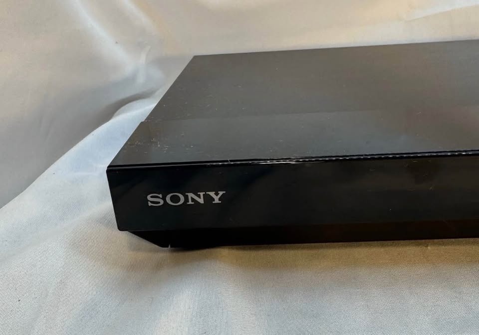 Sony UBP-X700M 4K UHD Blu-ray Player Wi-Fi HDR Dolby Vision - photo 2