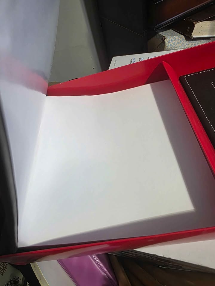 $10 Pick Up Markham & Eglinton Black Photo Album & Frame - photo 3