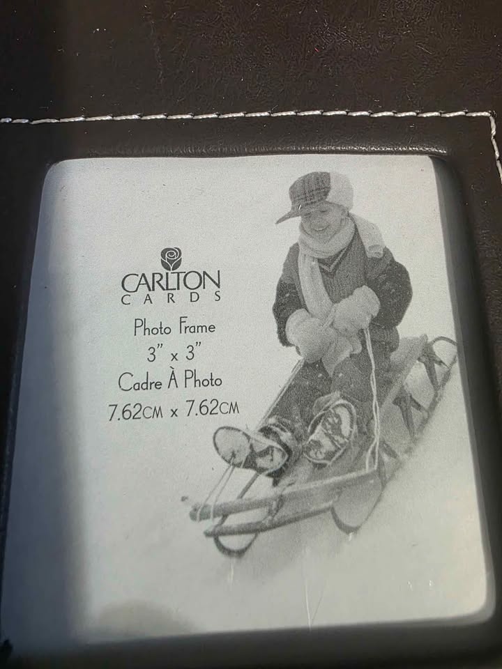 $10 Pick Up Markham & Eglinton Black Photo Album & Frame - photo 4