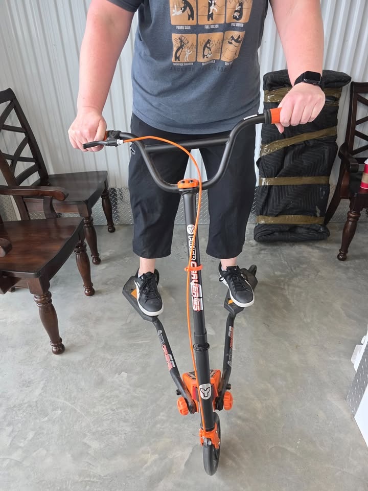 Fiker Scooter – Unique 3-Wheel Design! - photo 3