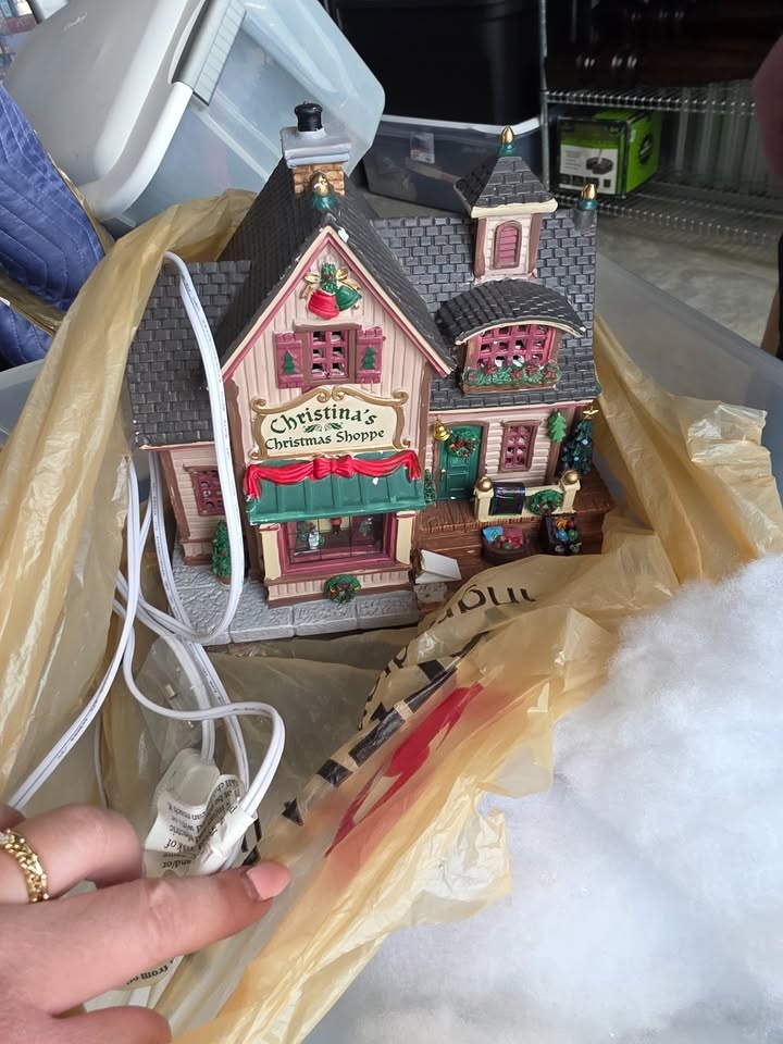 🎄 HUGE Christmas Décor Bundle – 4 x 110L Totes FULL! 🎄 - photo 5