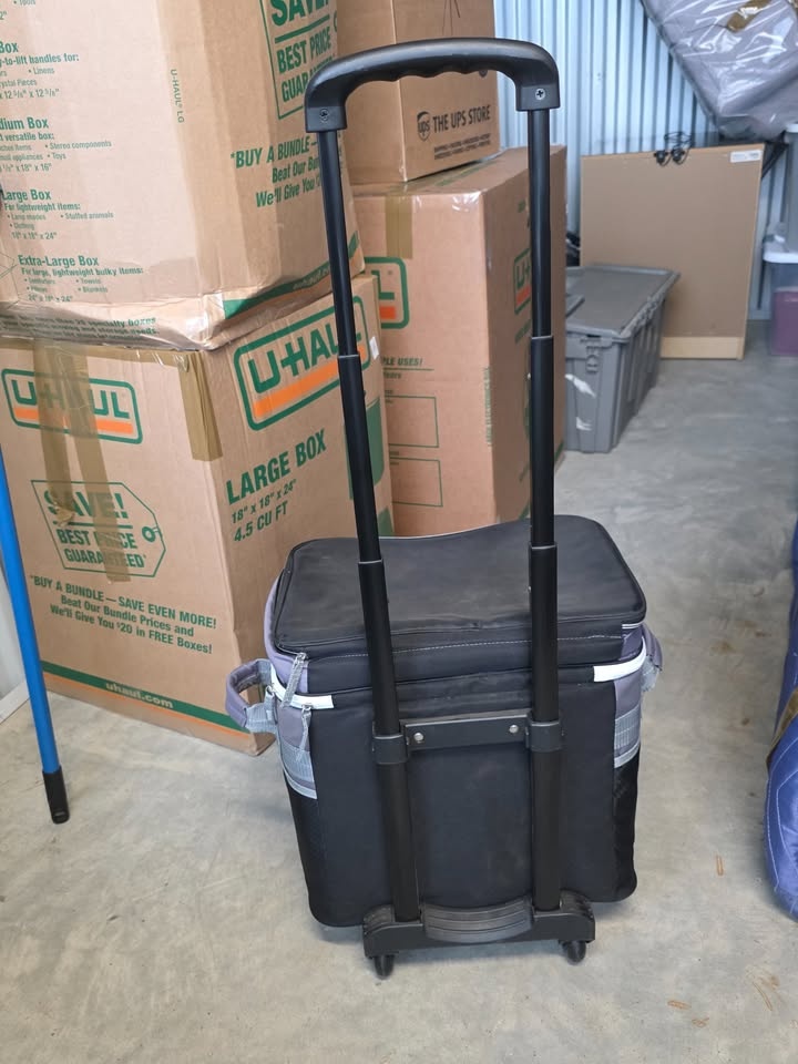 Portable Canvas Cooler - Wheeled & Retractable Handle! - photo 3