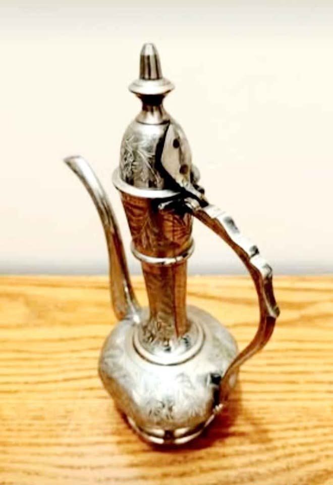 Vtg Hand Crafted S.P. Etched Brass Ewer Pitcher - photo 3