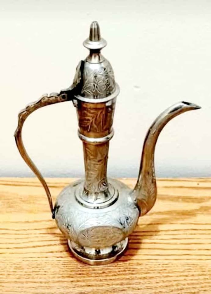 Vtg Hand Crafted S.P. Etched Brass Ewer Pitcher - photo 4