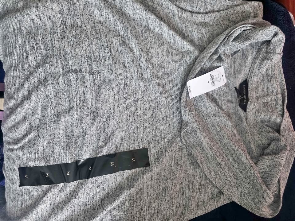 Women's top/ cardigan 10- 15$