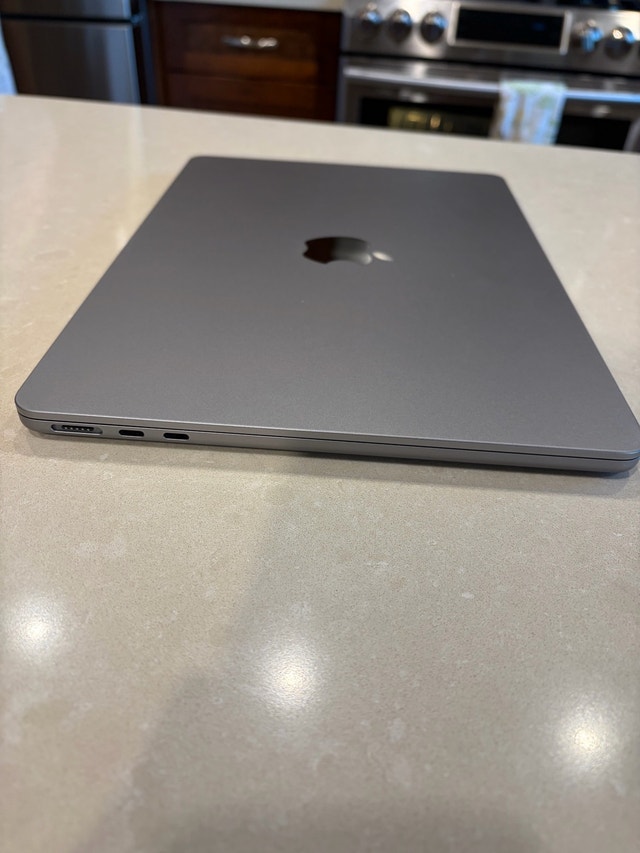 MacBook M2 Air 256GB SSD, 8GB RAM - Great Condition - photo 2