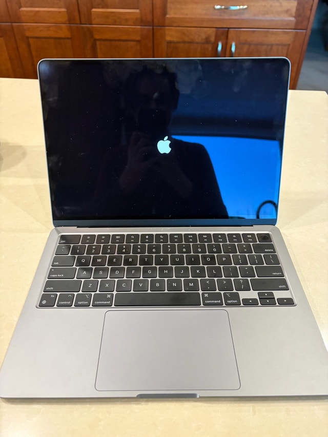 MacBook M2 Air 256GB SSD, 8GB RAM - Great Condition - photo 4