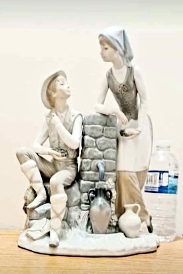 Vtg. Tall Handmade Lladro Large Grape Tasters Statue