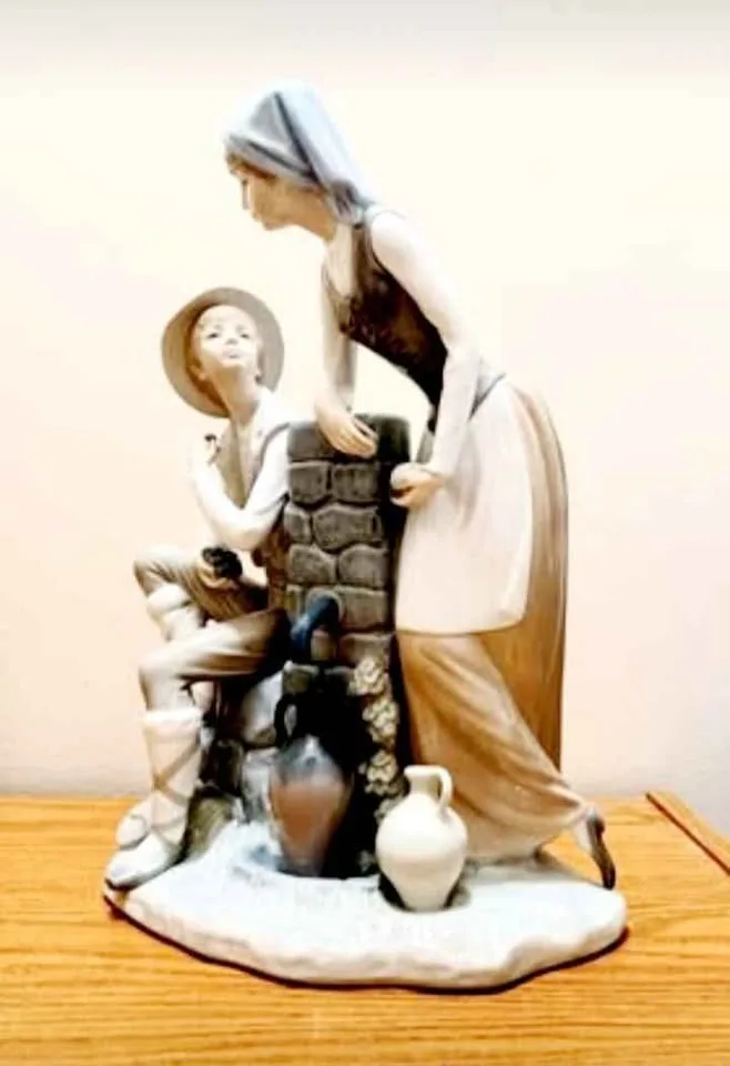 Vtg. Tall Handmade Lladro Large Grape Tasters Statue image indicator(2)