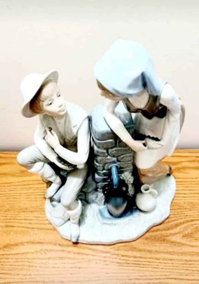 Vtg. Tall Handmade Lladro Large Grape Tasters Statue - photo 5