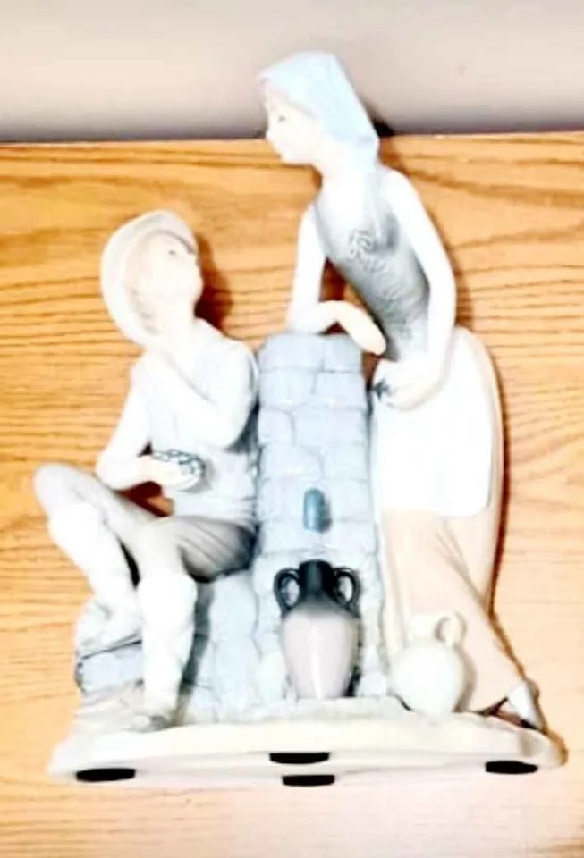 Vtg. Tall Handmade Lladro Large Grape Tasters Statue image indicator(6)