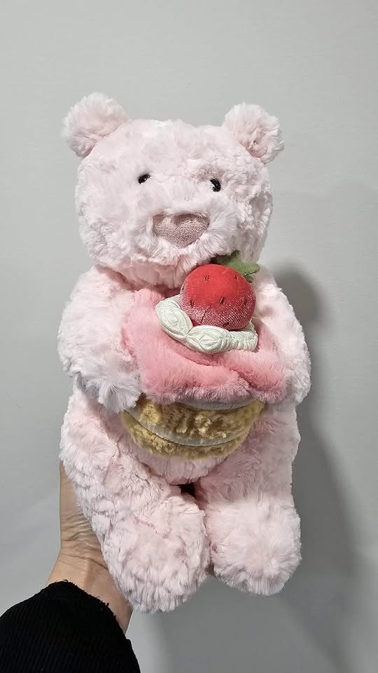 Shanghai Exclusive Jellycat - Leola Bear with Strawberry Cake