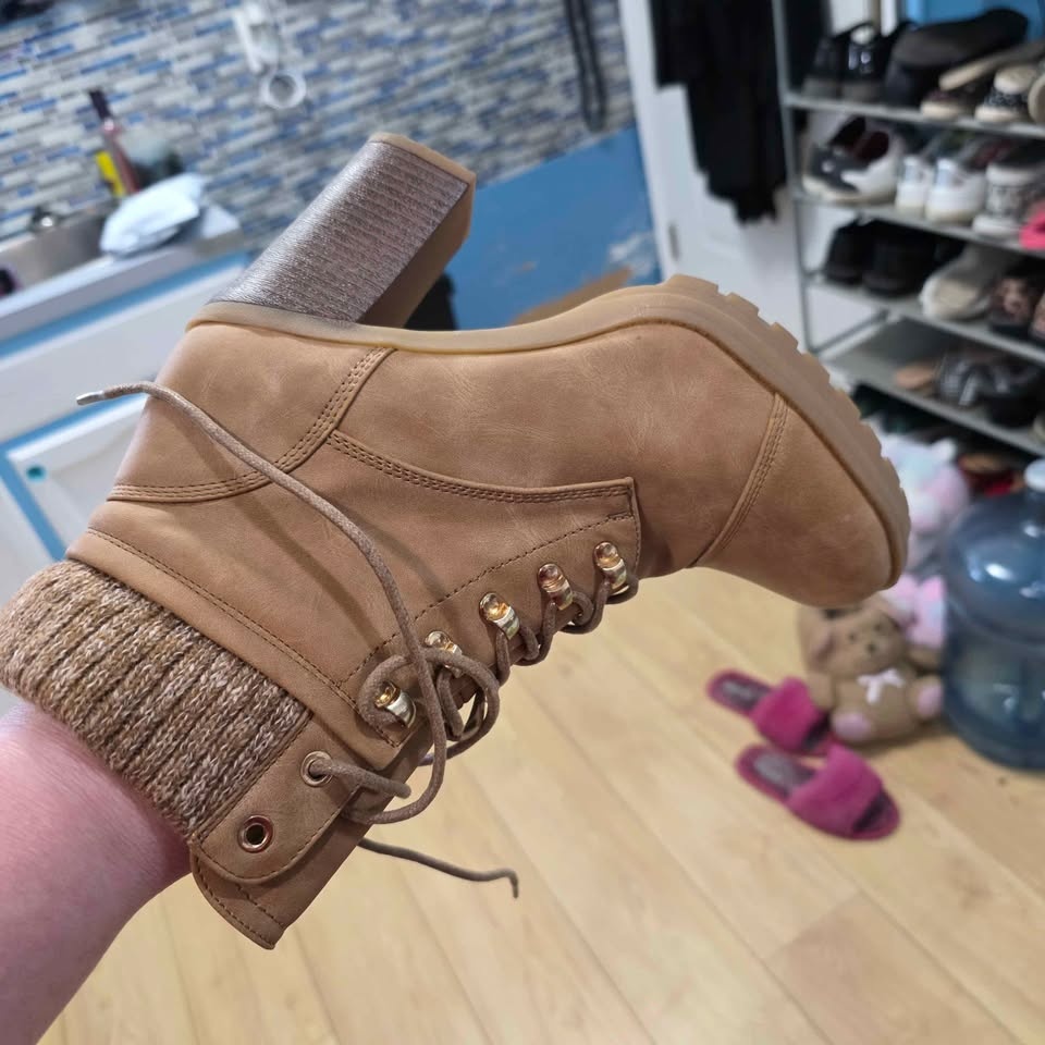 Brown heeled ankle boots - photo 2