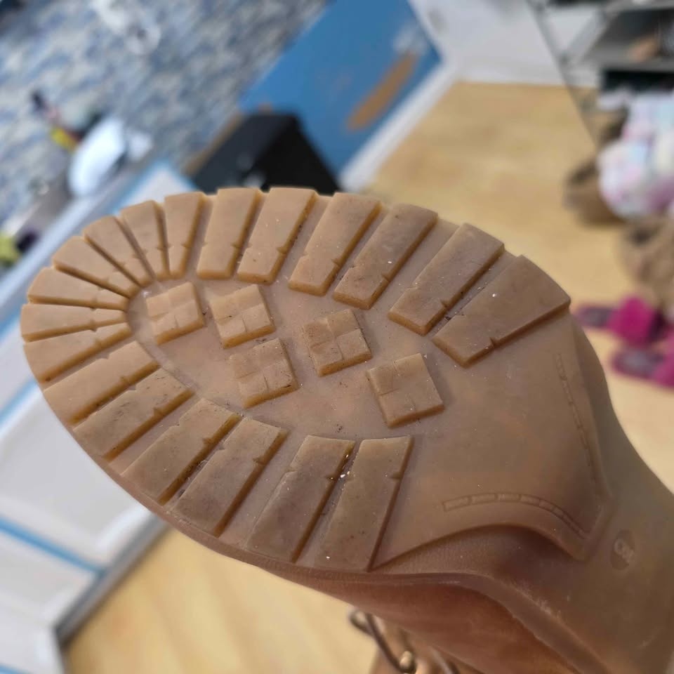 Brown heeled ankle boots - photo 4