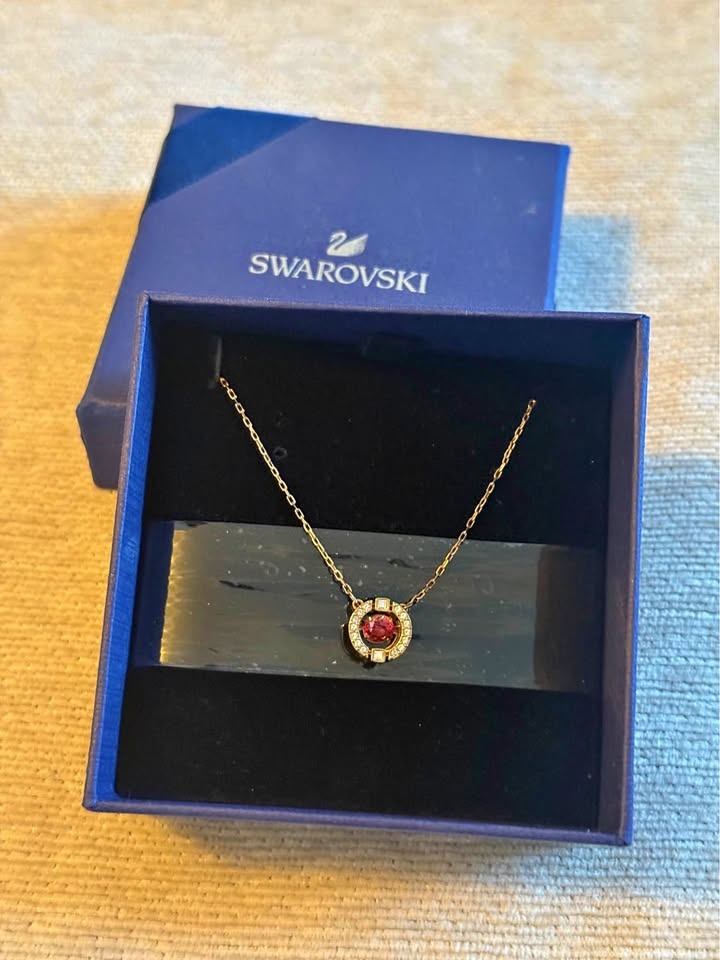 Swarovski Sparkling Dance Necklace Round, Red, Rose-Gold Tone