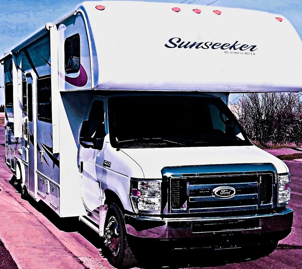 2015 Forest River Sunseeker 2700DS Class C RV