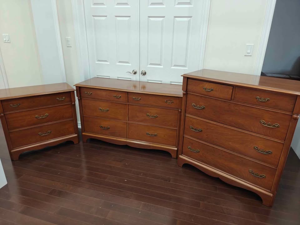 GIBBARD 3 PC DRESSERS BEDROOM SET. CAN DELIVER