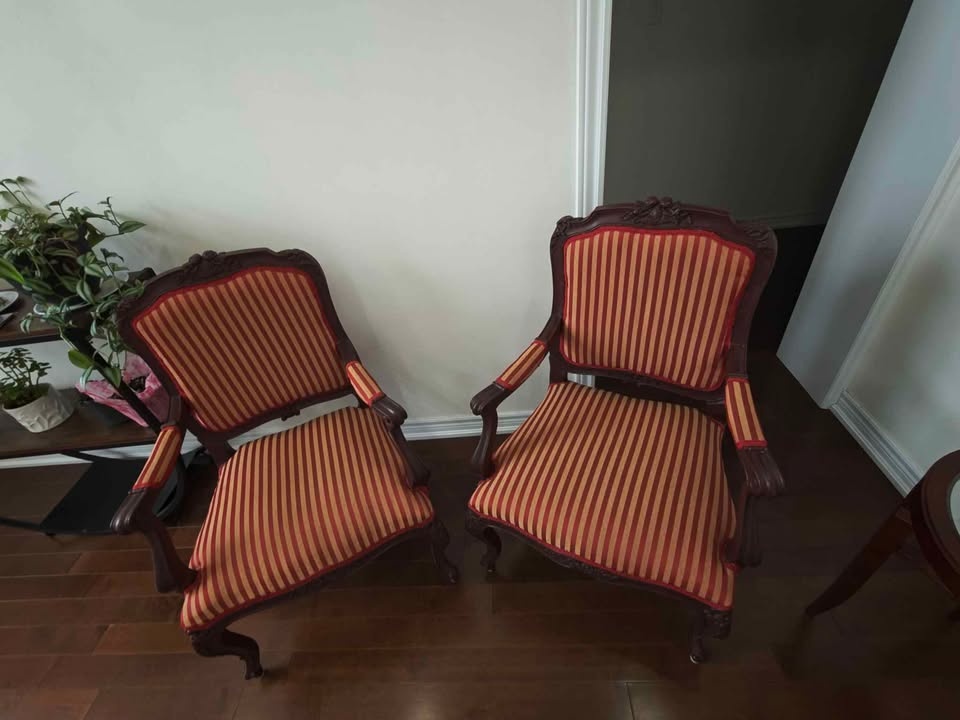 French Louis XV Style Accent Arm chairs. Can Deliver. - photo 3
