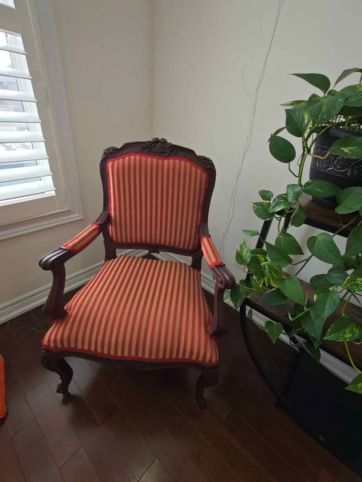 French Louis XV Style Accent Arm chairs. Can Deliver. - photo 5