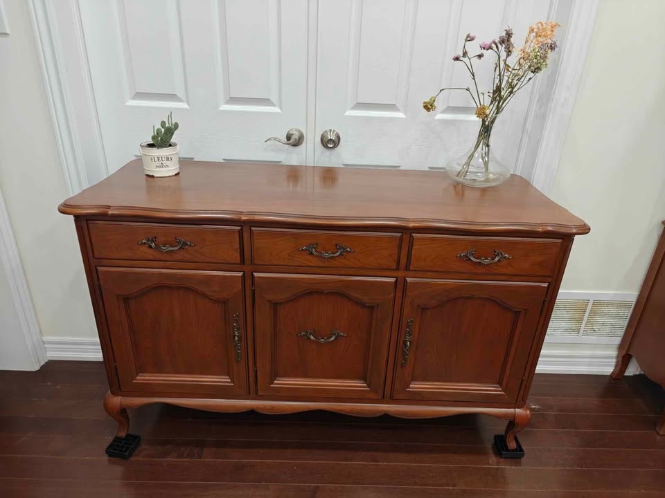 GIBBARD Sideboard Buffet Dresser. Can Deliver - photo 2
