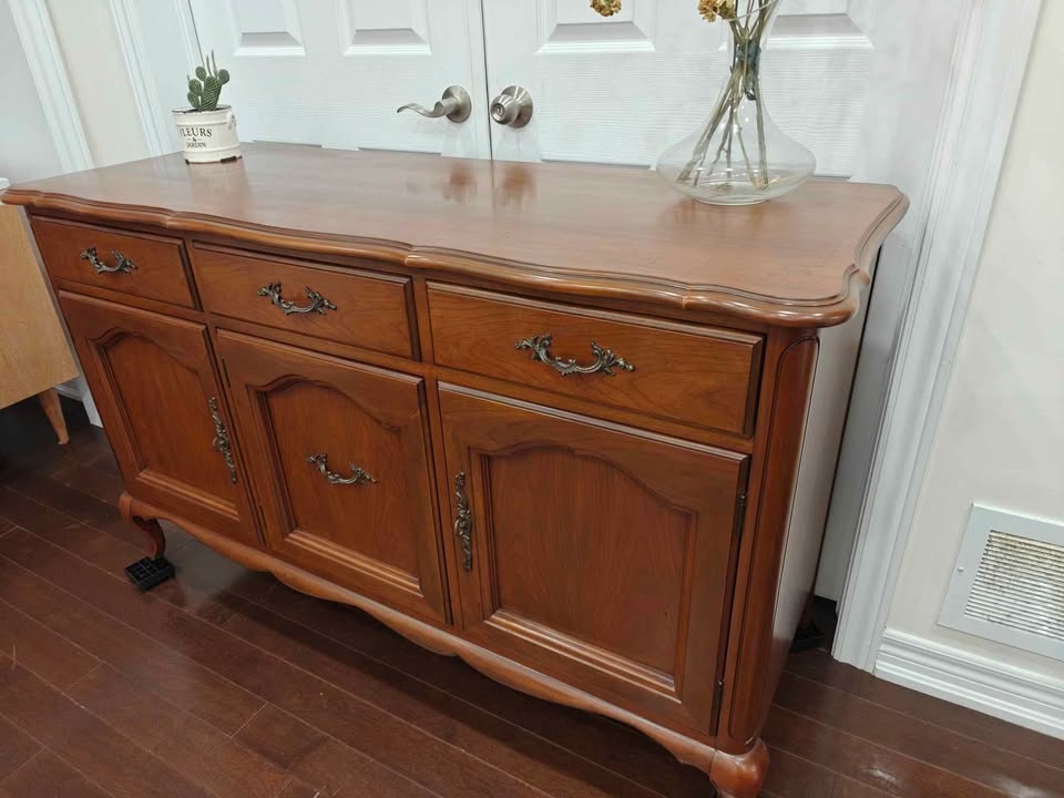 GIBBARD Sideboard Buffet Dresser. Can Deliver - photo 3