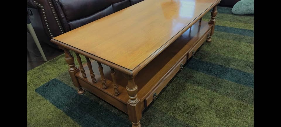 ROXTON Solidwood sturdy Coffee table. Great Condition. Can Deliv - photo 2