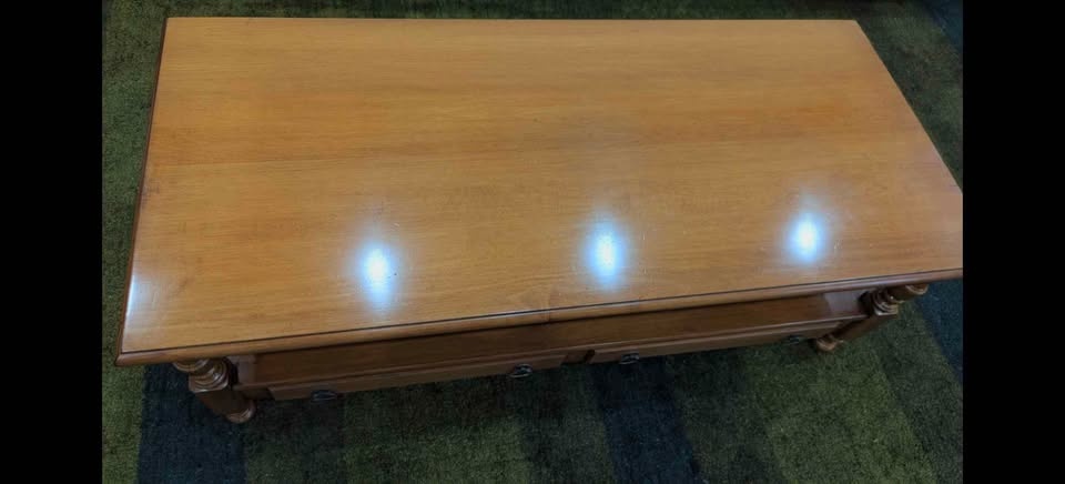 ROXTON Solidwood sturdy Coffee table. Great Condition. Can Deliv - photo 4