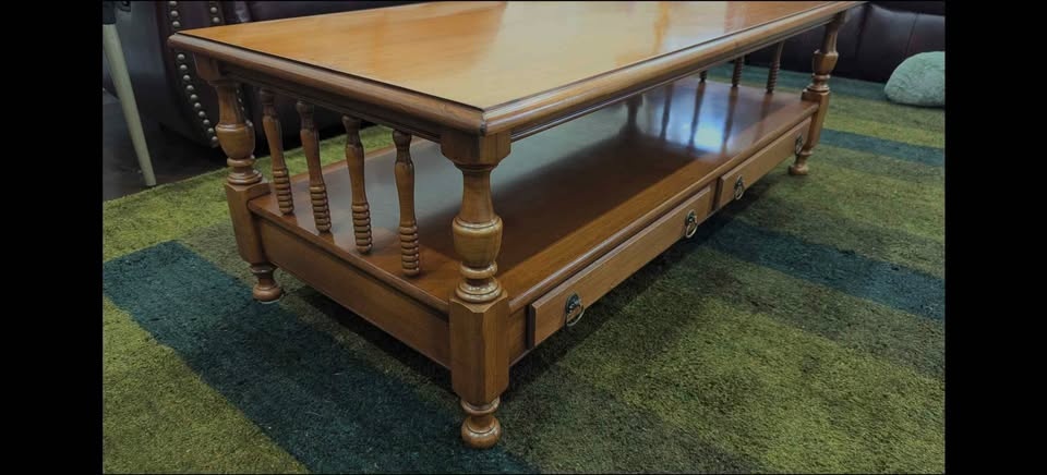 ROXTON Solidwood sturdy Coffee table. Great Condition. Can Deliv - photo 5
