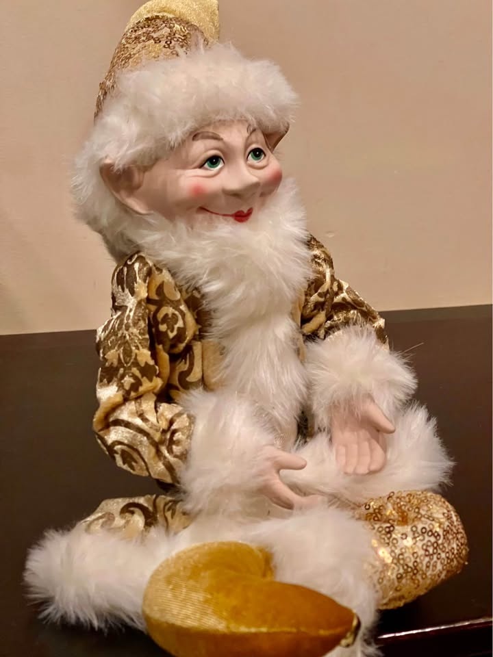 Elves in Gold for Christmas Decor - photo 2