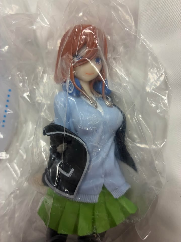 Miku Nakano Figure - photo 2