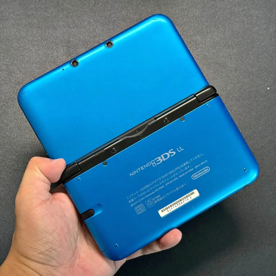 Nintendo 3DS XL - Blue/Black (Fully Modded, 64GB) thumbnail