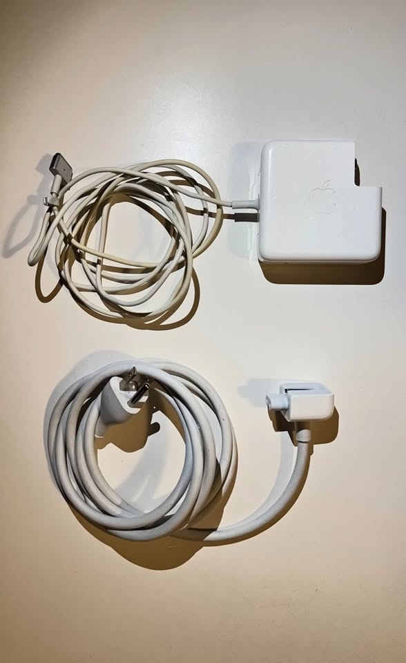 Apple MacBook MagSafe 2 Charger 60W – Original Power Adapter