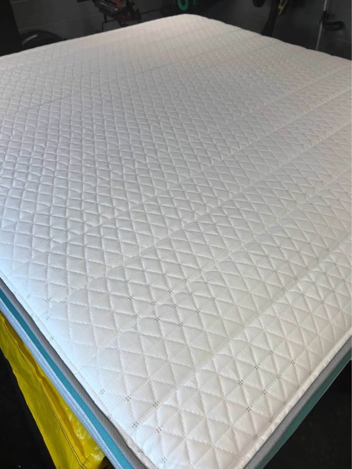 Helix Sunset King Mattress - Like New - photo 3