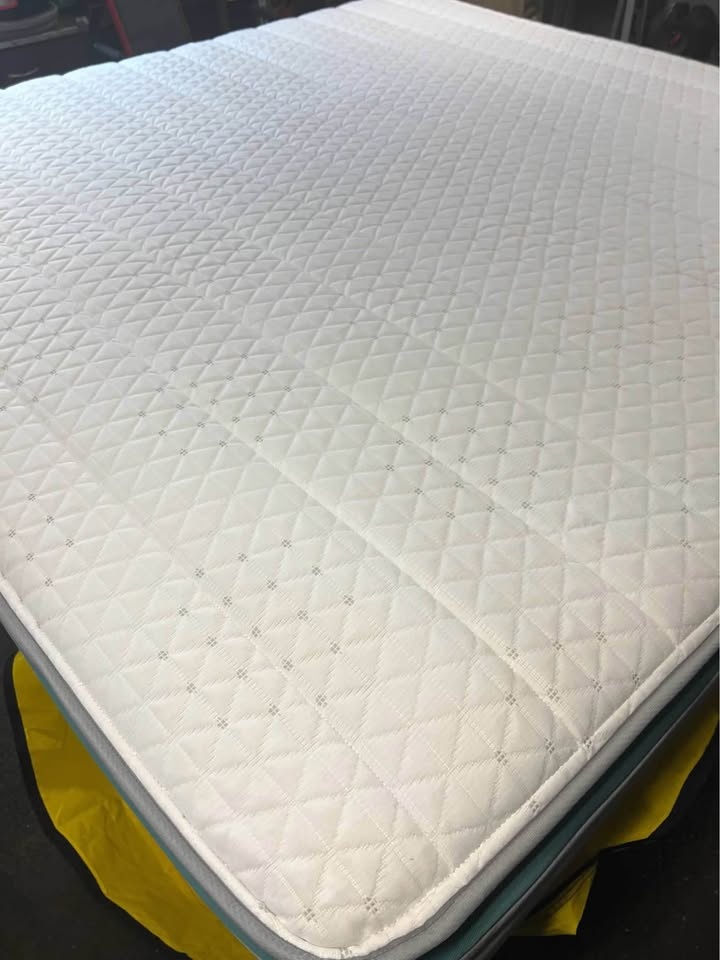Helix Sunset King Mattress - Like New - photo 4